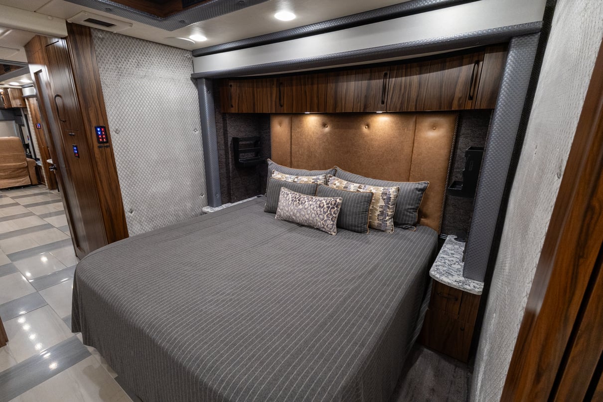 2019 Foretravel iH 45 gallery image-26