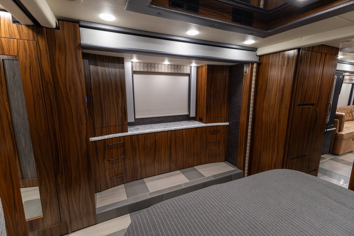 2019 Foretravel iH 45 gallery image-27