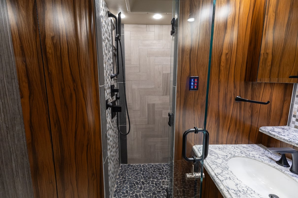2019 Foretravel iH 45 gallery image-29