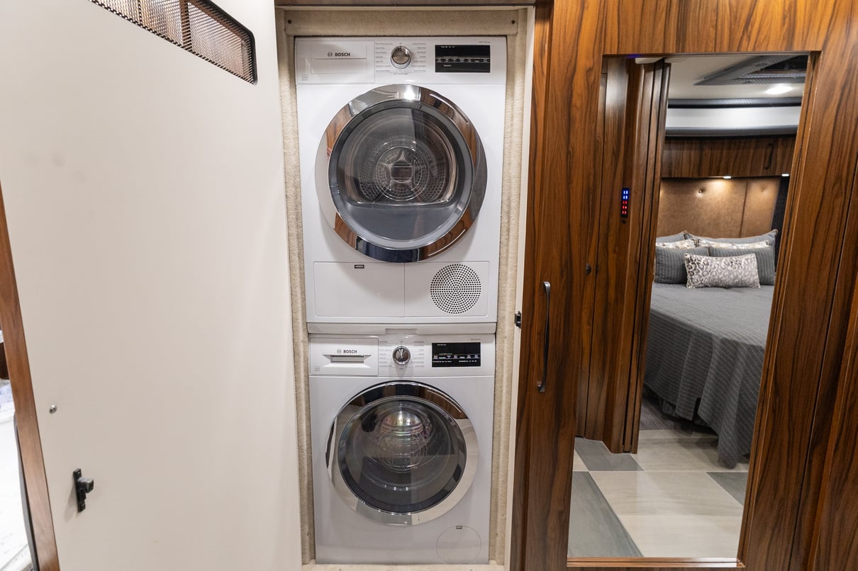 2019 Foretravel iH 45 gallery image-32