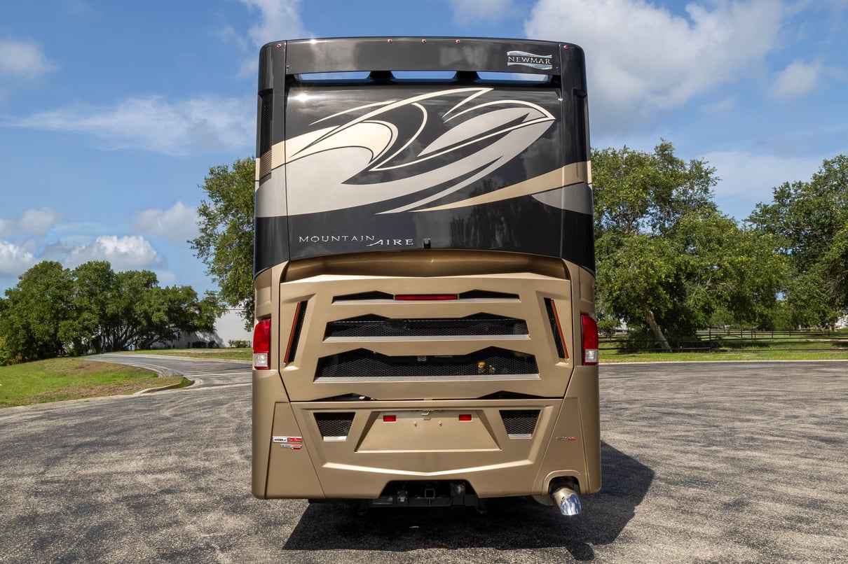 2020 Newmar Mountain Aire 4551 gallery image-6