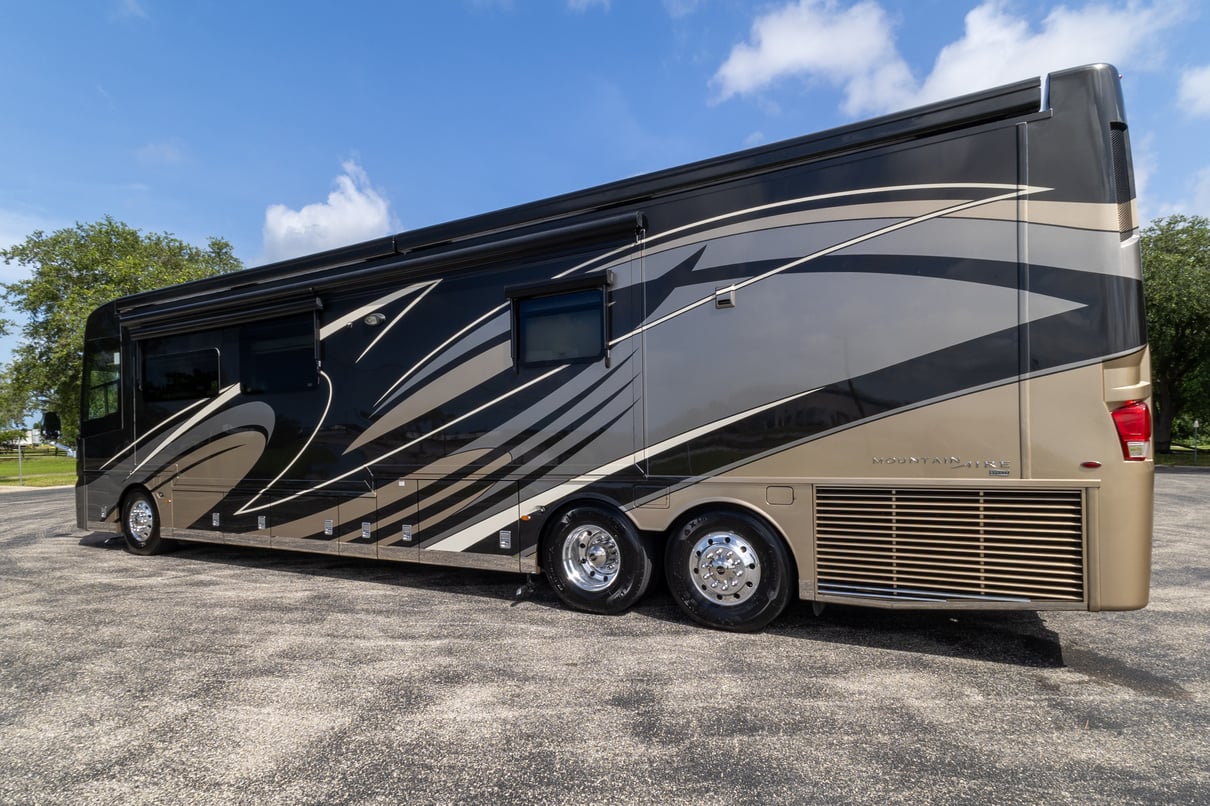 2020 Newmar Mountain Aire 4551 gallery image-8