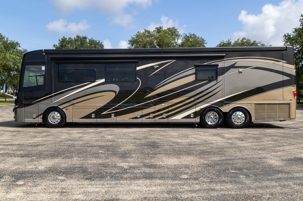 2020 Newmar Mountain Aire 4551 gallery image-9