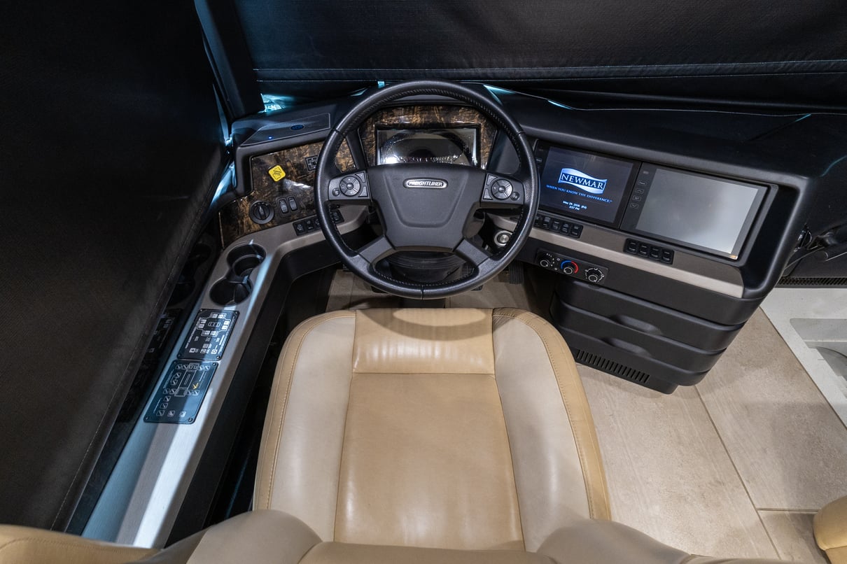 2020 Newmar Mountain Aire 4551 gallery image-13