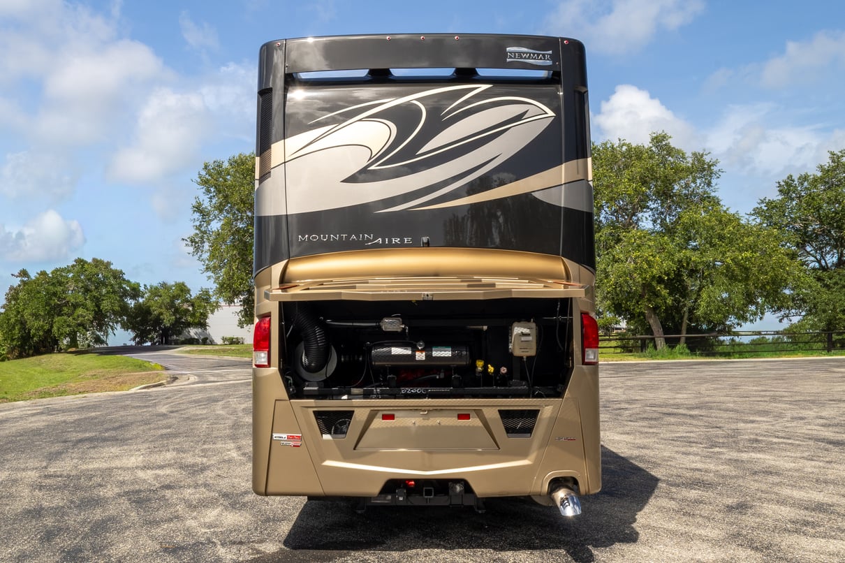 2020 Newmar Mountain Aire 4551 gallery image-49