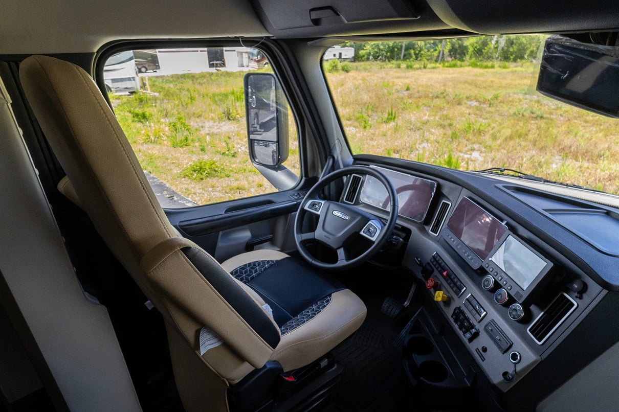 2026 SHOWHAULER ADVENTURE A4502 gallery image-14
