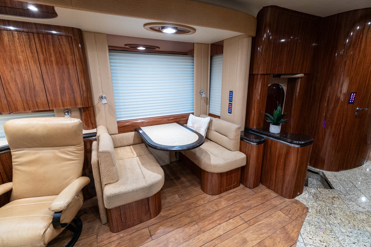 2012 Newell P2000i gallery image-16