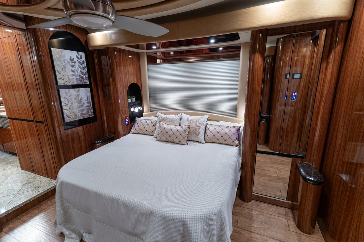 2012 Newell P2000i gallery image-25