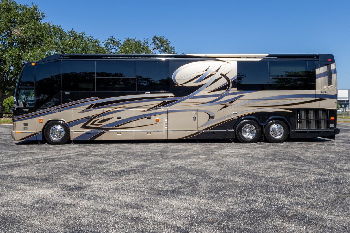 2009 Prevost Liberty H3 45 gallery image-9