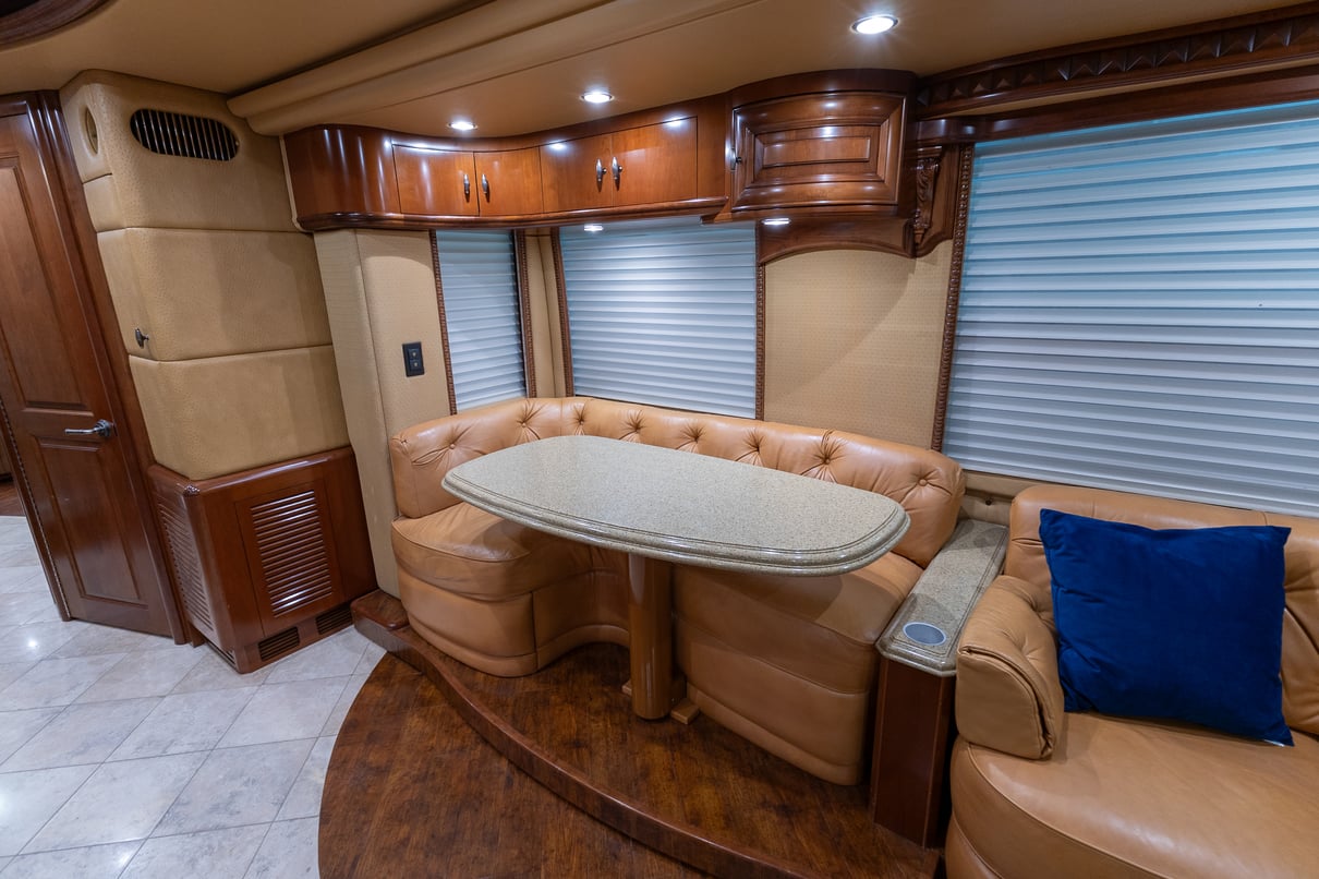 2009 Prevost Liberty H3 45 gallery image-16
