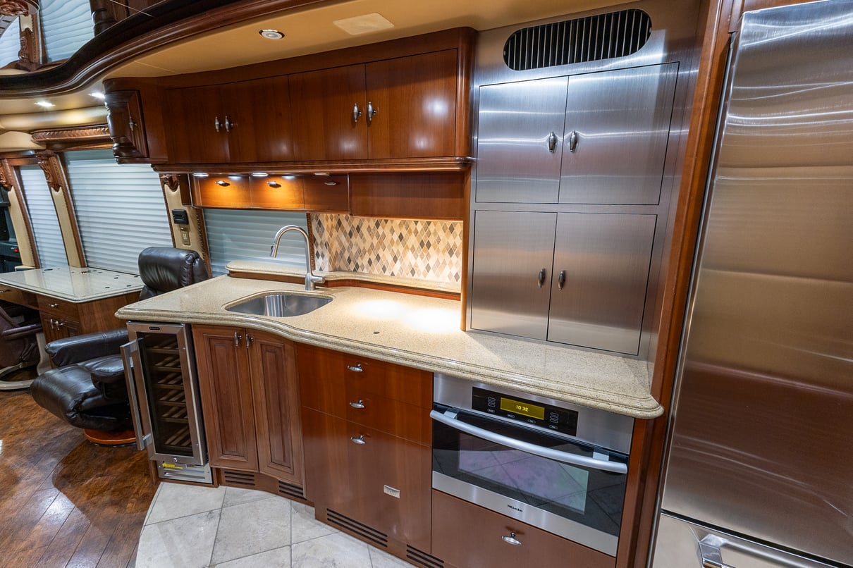 2009 Prevost Liberty H3 45 gallery image-20