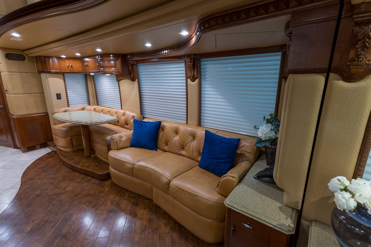 2009 Prevost Liberty H3 45 gallery image-15