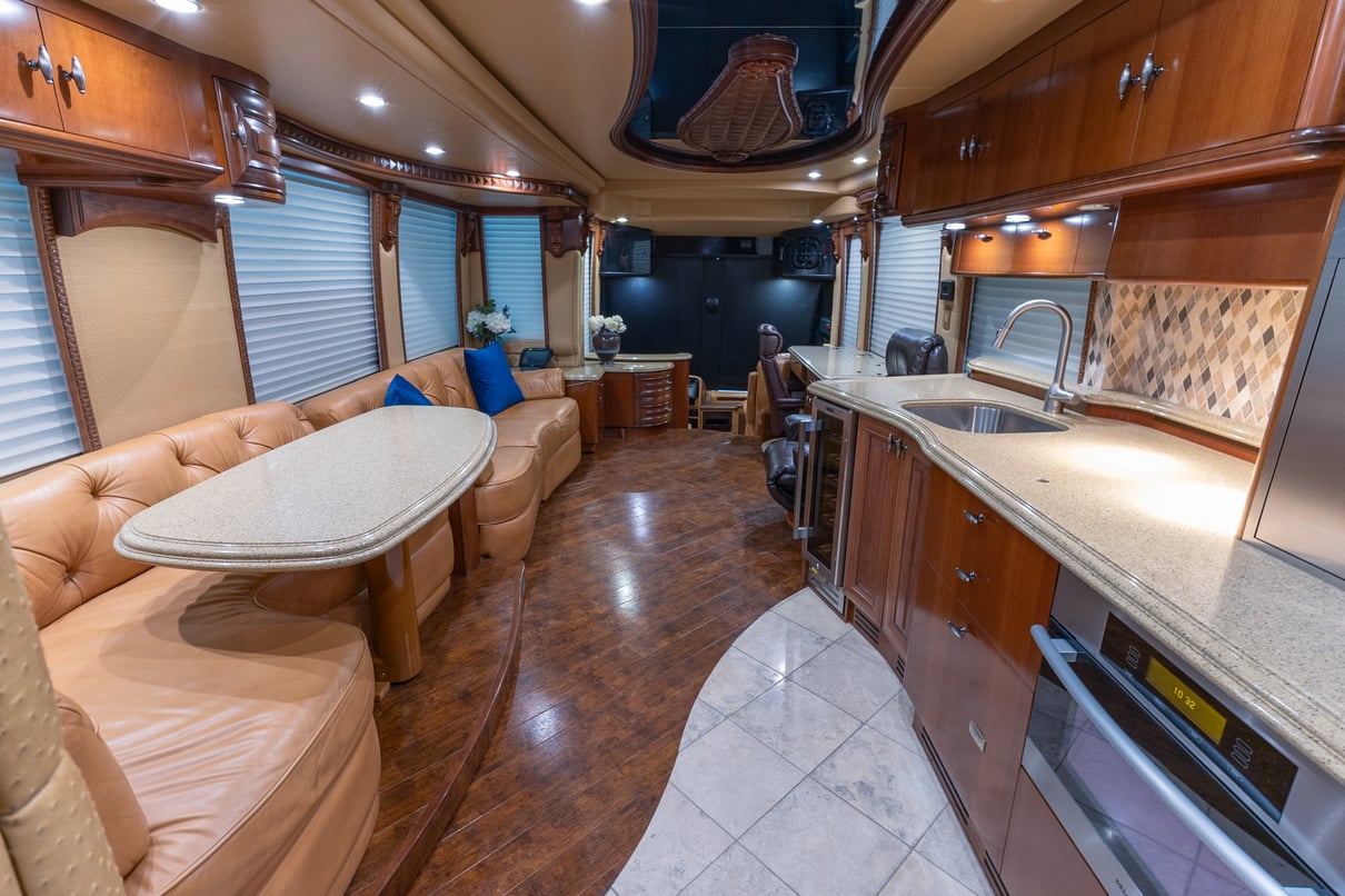 2009 Prevost Liberty H3 45 gallery image-21