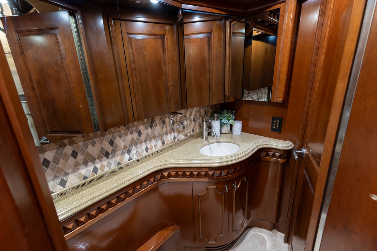 2009 Prevost Liberty H3 45 gallery image-24