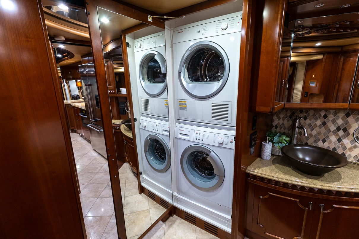 2009 Prevost Liberty H3 45 gallery image-32