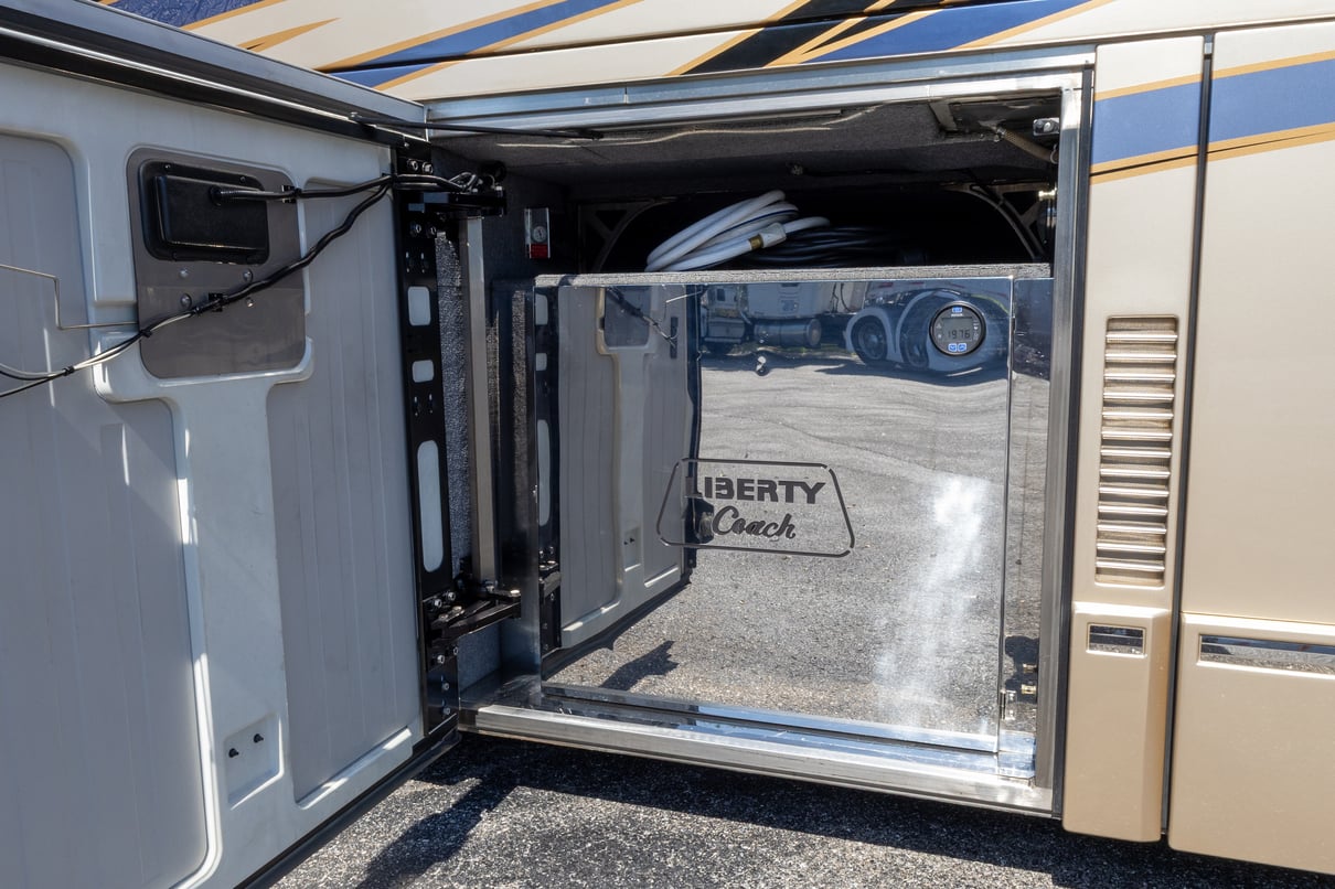 2009 Prevost Liberty H3 45 gallery image-42