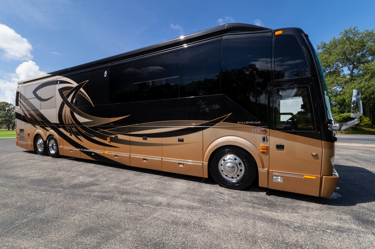 2014 Prevost Millennium H3 45 gallery image-2