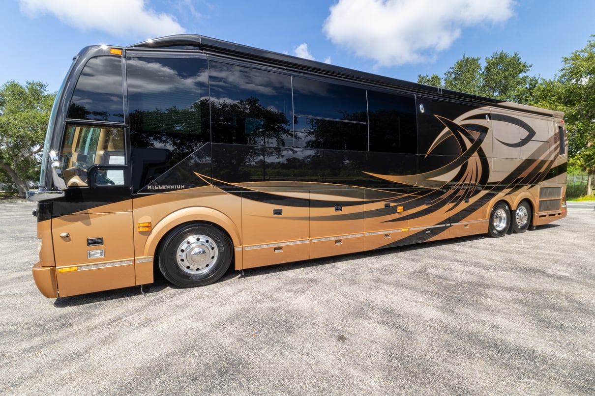 2014 Prevost Millennium H3 45 gallery image-10