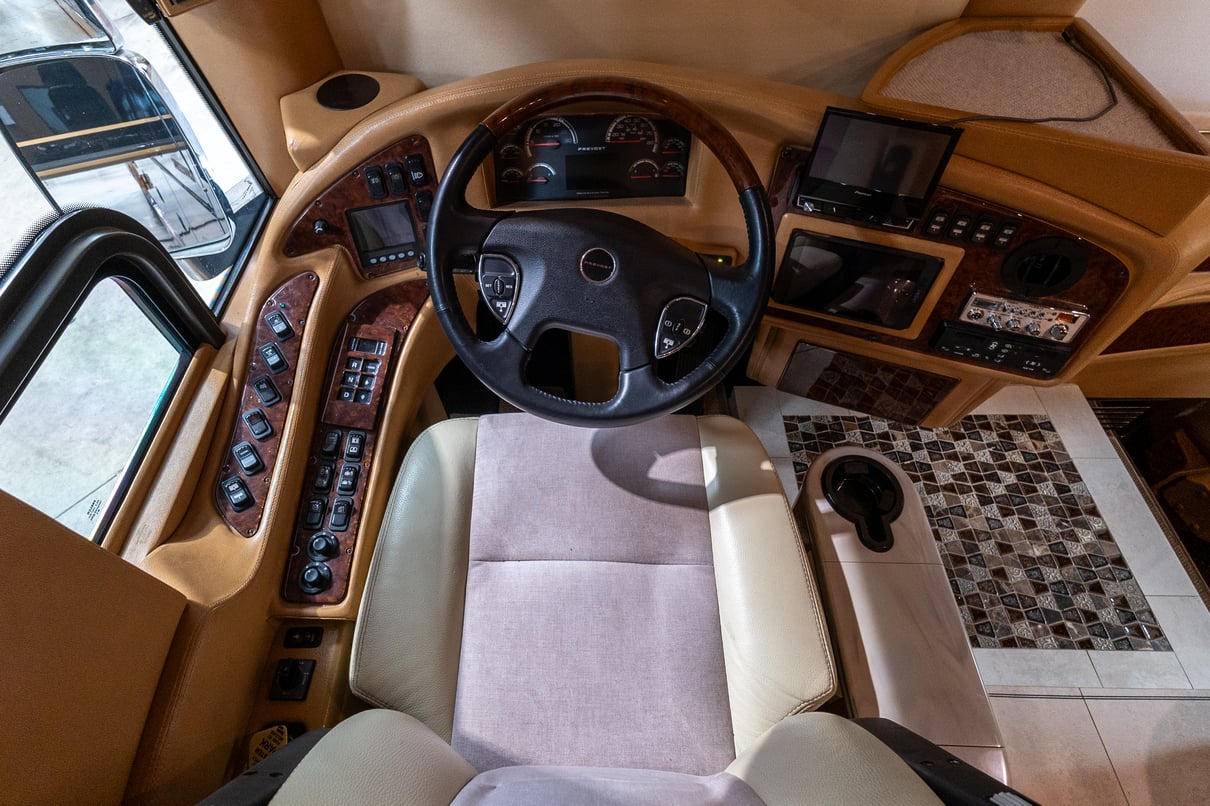 2014 Prevost Millennium H3 45 gallery image-13