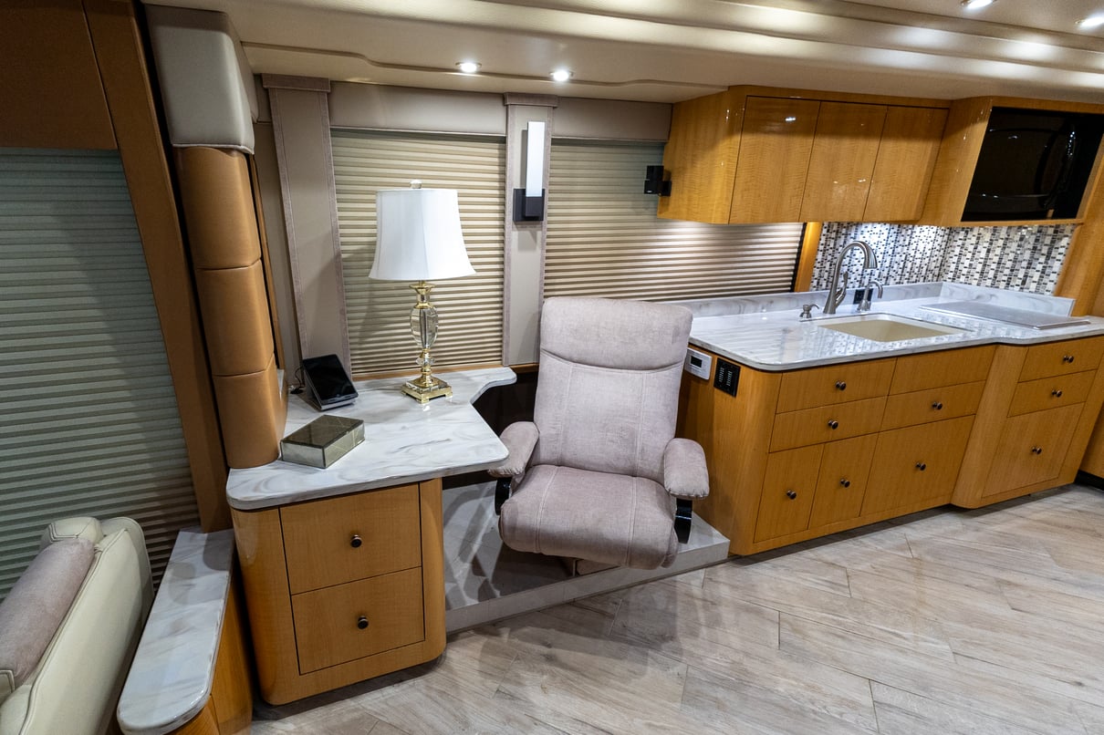 2014 Prevost Millennium H3 45 gallery image-15