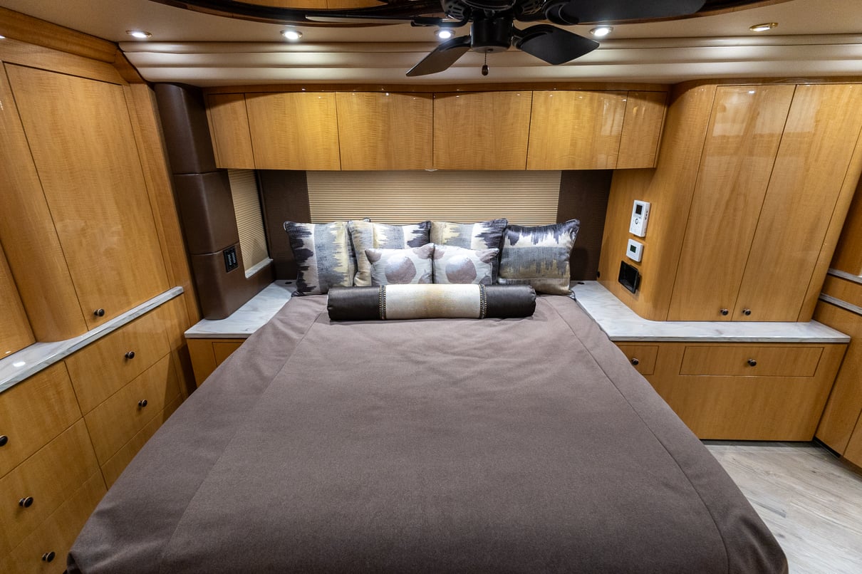 2014 Prevost Millennium H3 45 gallery image-27