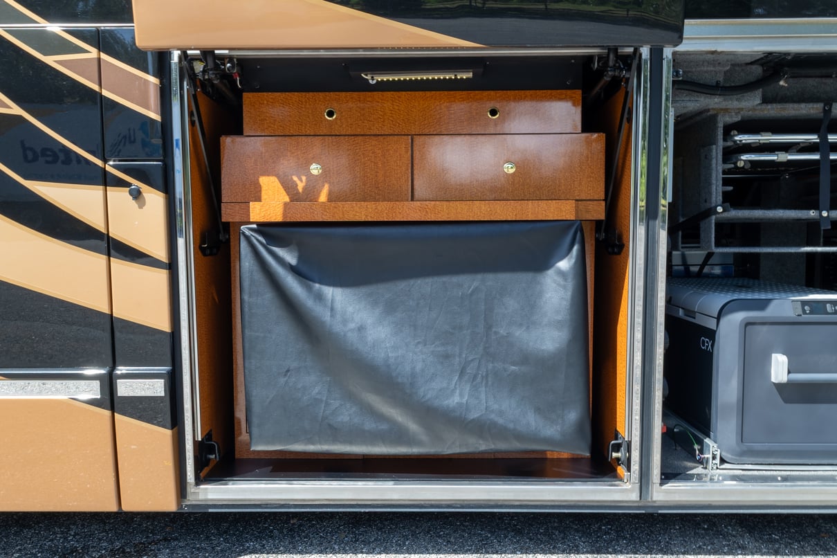 2014 Prevost Millennium H3 45 gallery image-34