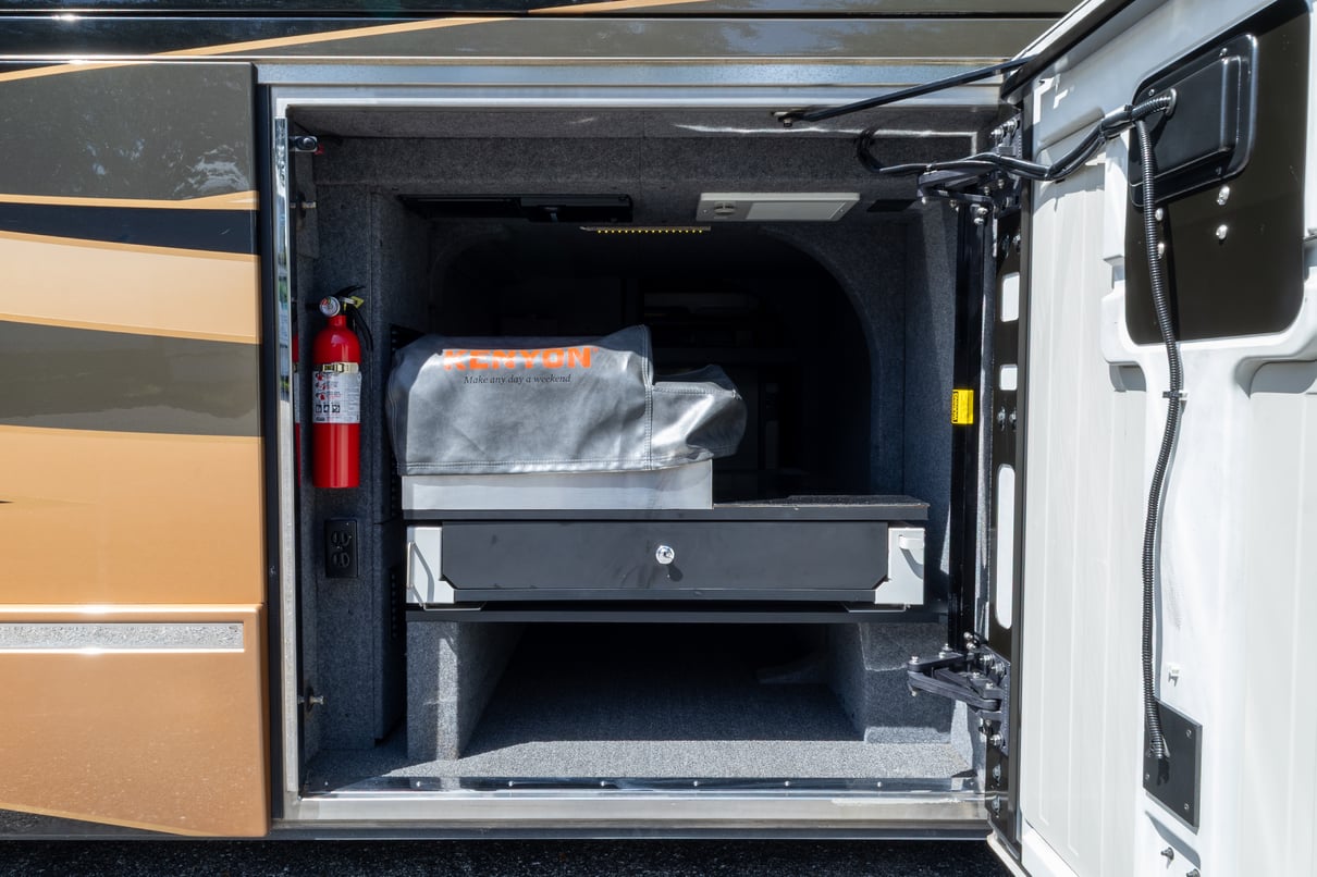 2014 Prevost Millennium H3 45 gallery image-37