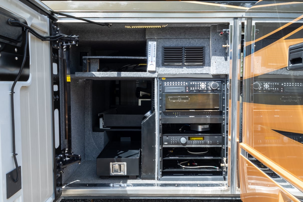 2014 Prevost Millennium H3 45 gallery image-41