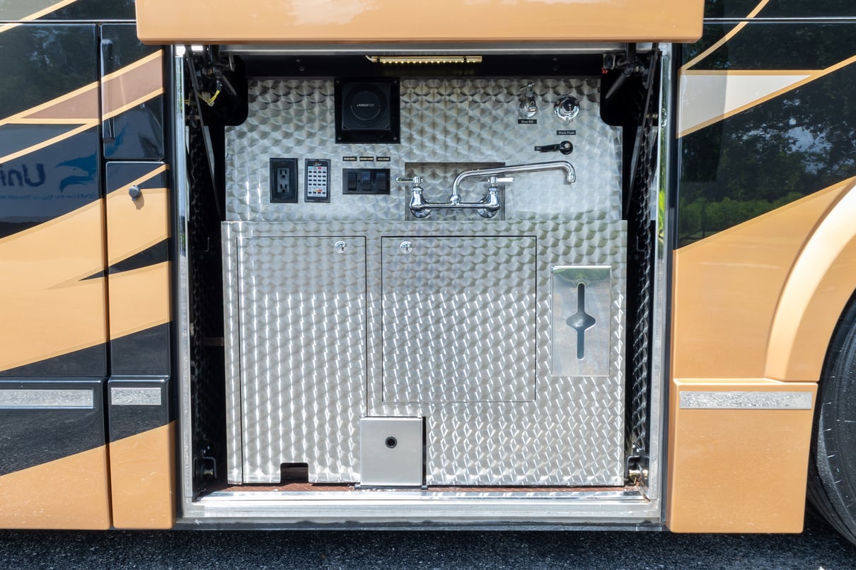 2014 Prevost Millennium H3 45 gallery image-44
