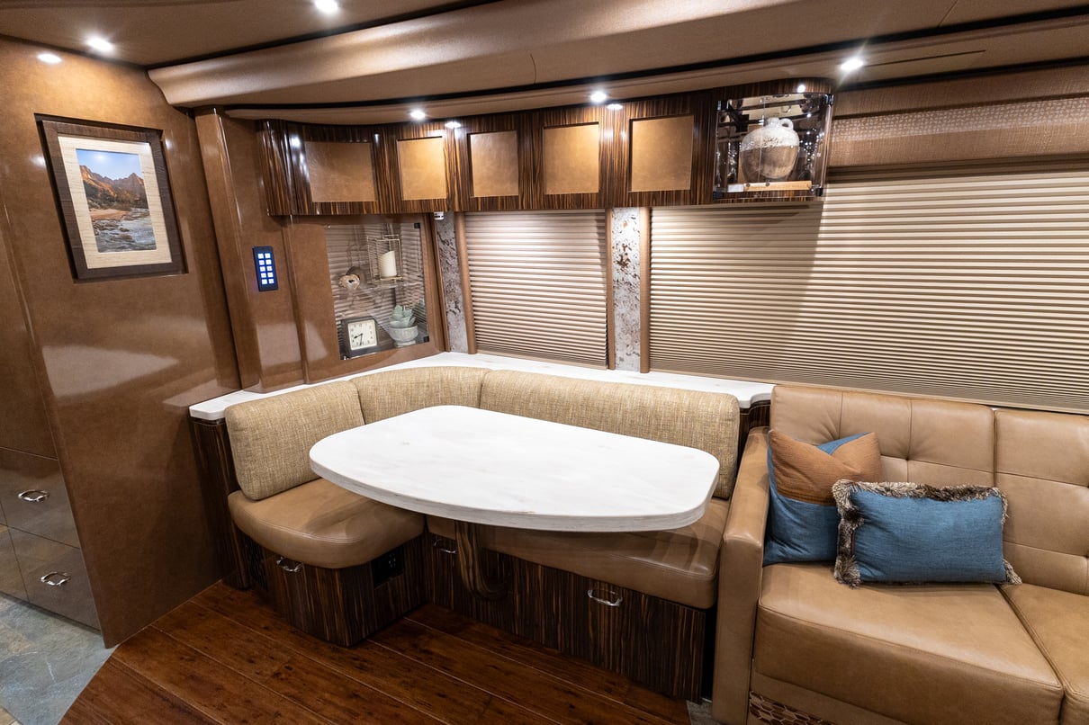 2020 Prevost Marathon H3-45 gallery image-16