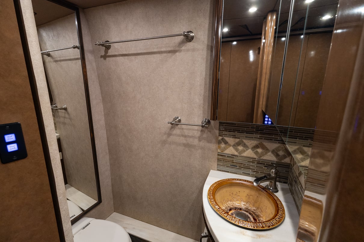 2020 Prevost Marathon H3-45 gallery image-23