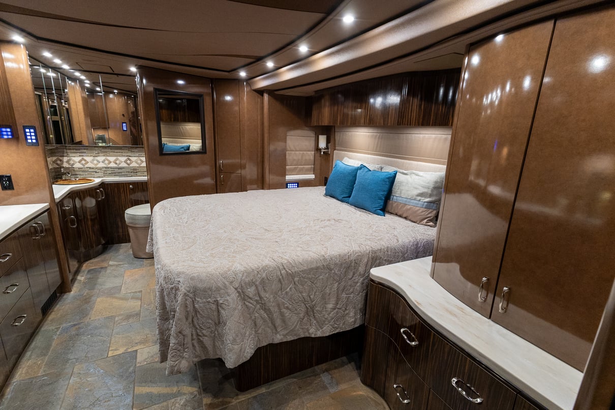 2020 Prevost Marathon H3-45 gallery image-25