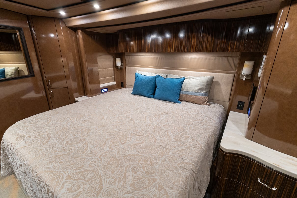 2020 Prevost Marathon H3-45 gallery image-26
