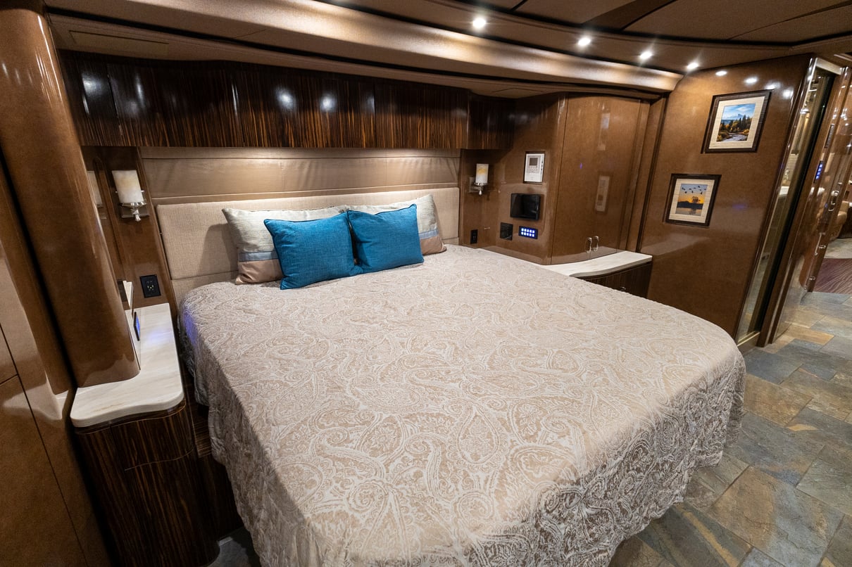 2020 Prevost Marathon H3-45 gallery image-28
