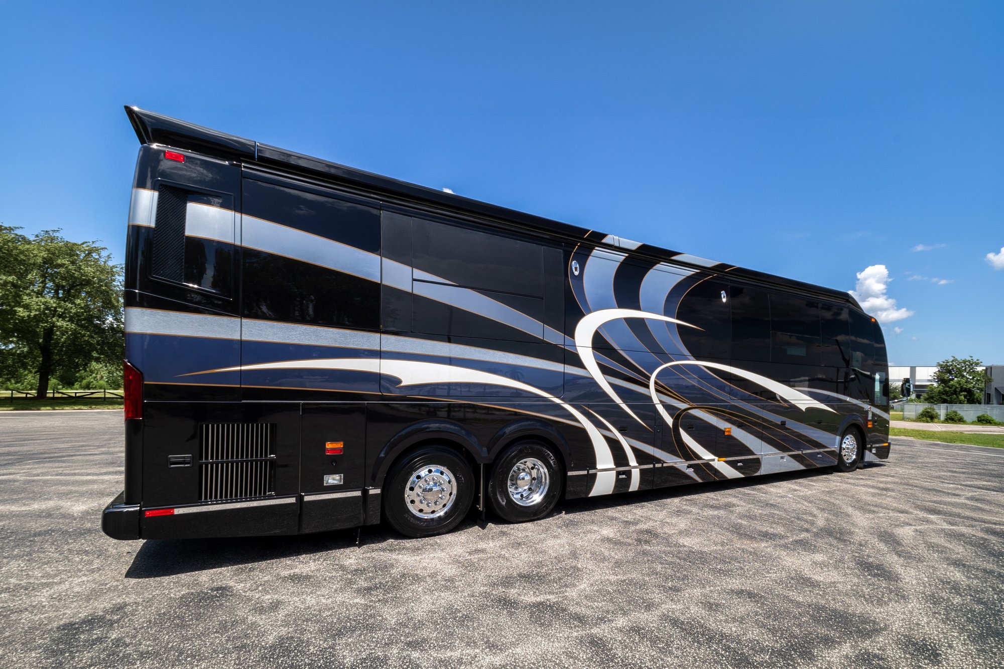 2016 Prevost Millennium H3 45