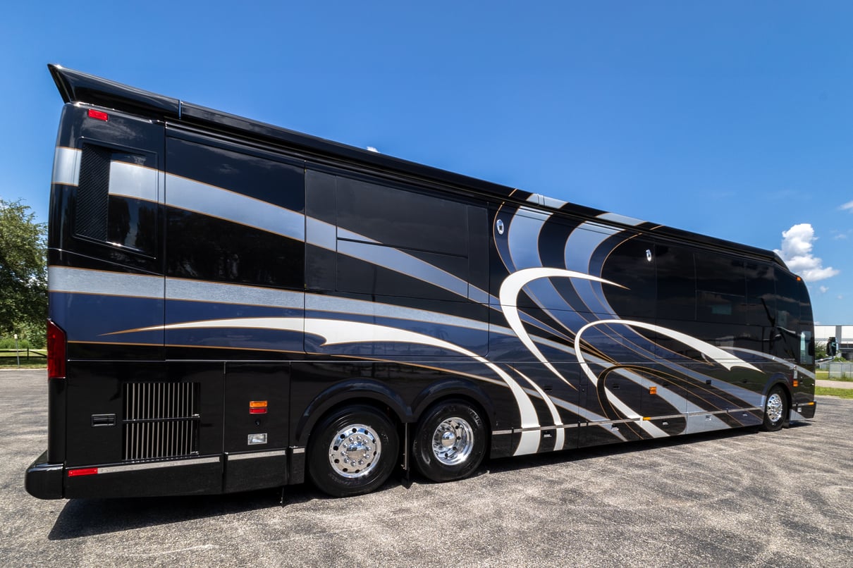 2016 Prevost Millennium H3 45 gallery image-4