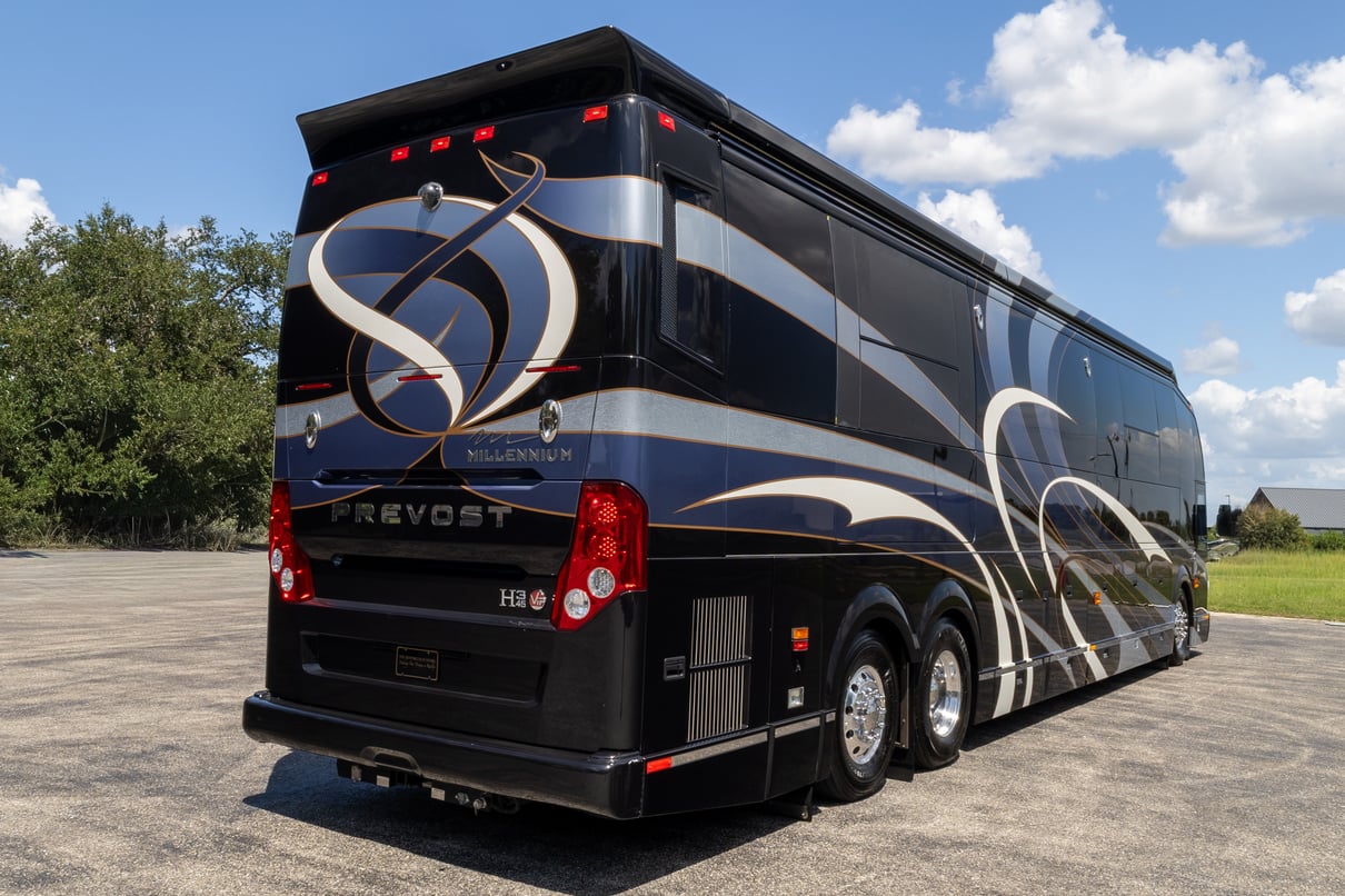 2016 Prevost Millennium H3 45 gallery image-5