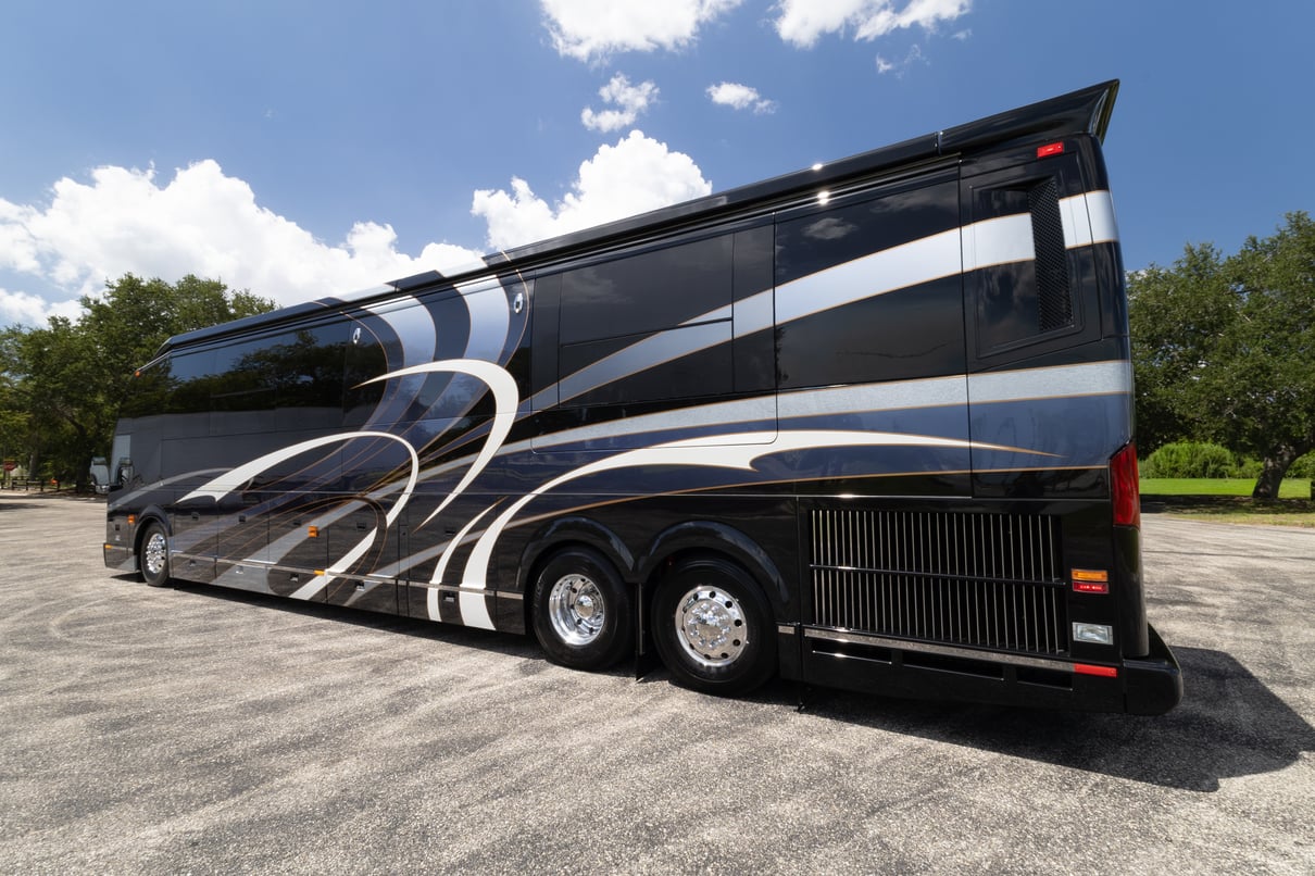 2016 Prevost Millennium H3 45 gallery image-8