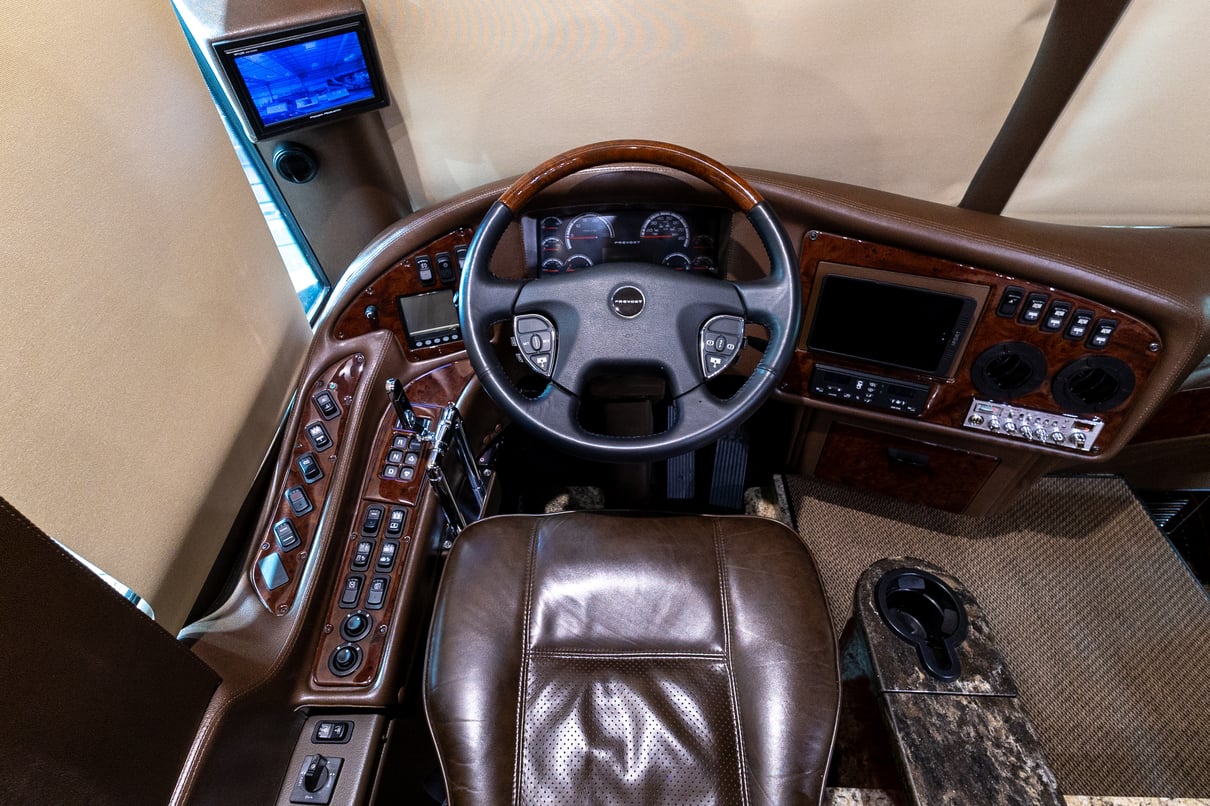 2016 Prevost Millennium H3 45 gallery image-13