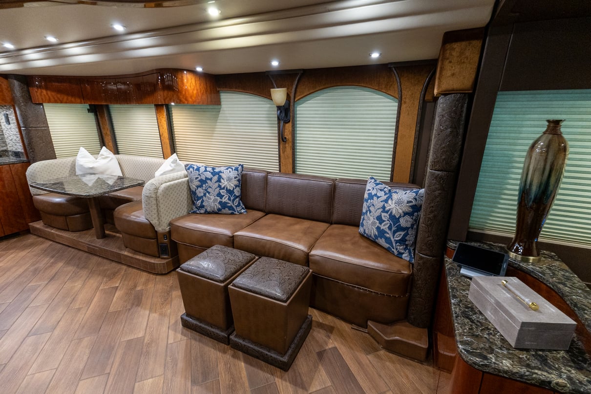 2016 Prevost Millennium H3 45 gallery image-15