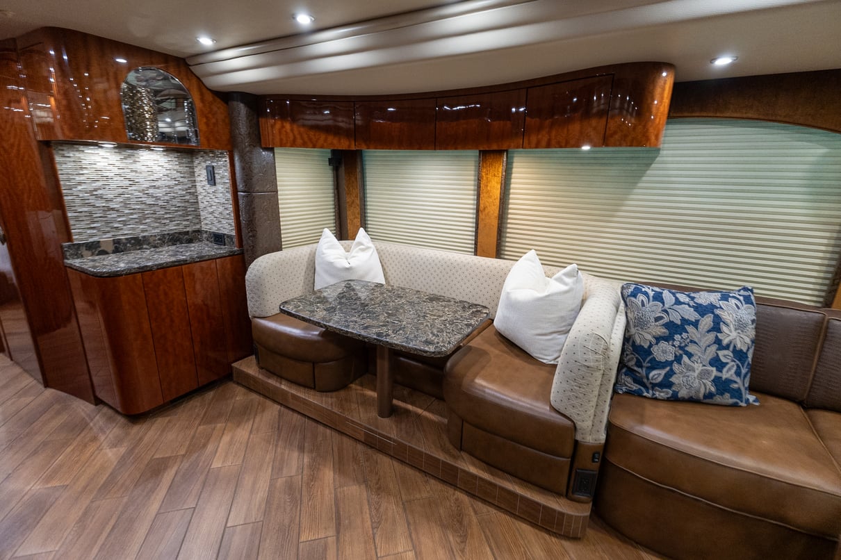 2016 Prevost Millennium H3 45 gallery image-16