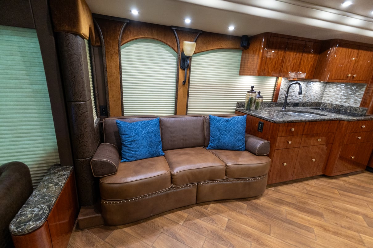 2016 Prevost Millennium H3 45 gallery image-17