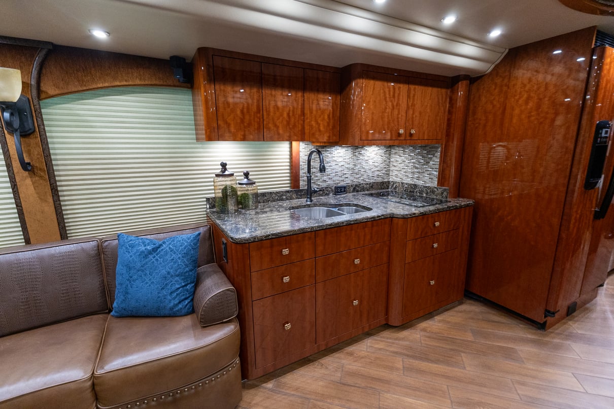 2016 Prevost Millennium H3 45 gallery image-18