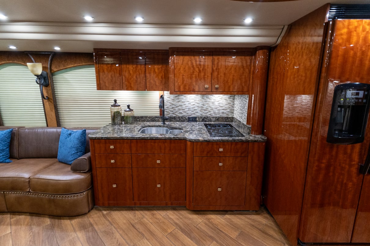 2016 Prevost Millennium H3 45 gallery image-19