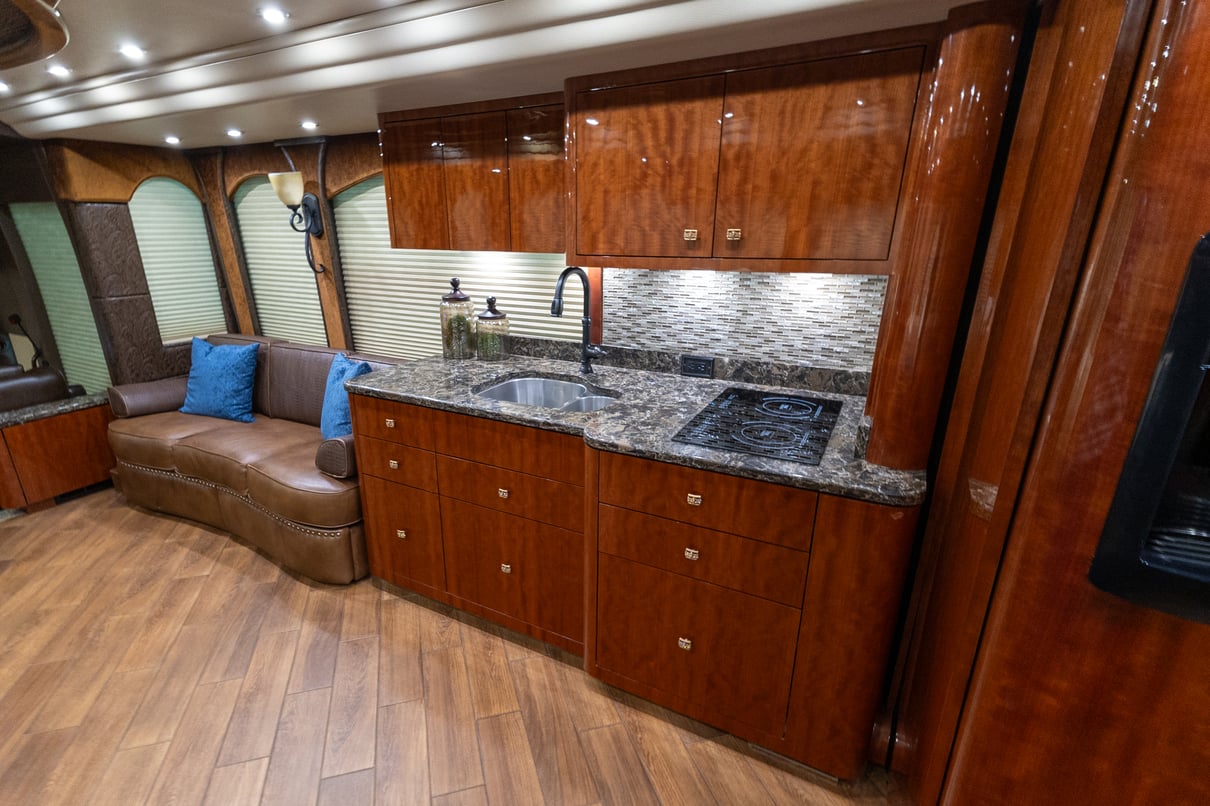2016 Prevost Millennium H3 45 gallery image-20