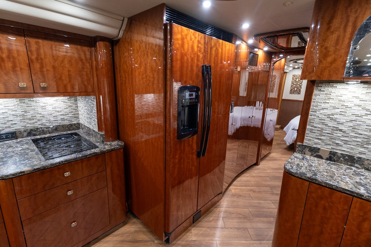 2016 Prevost Millennium H3 45 gallery image-21