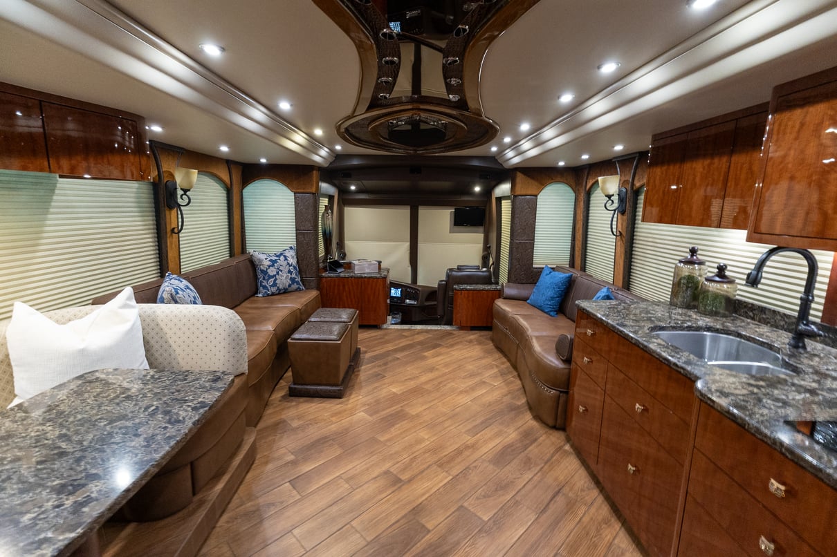 2016 Prevost Millennium H3 45 gallery image-22