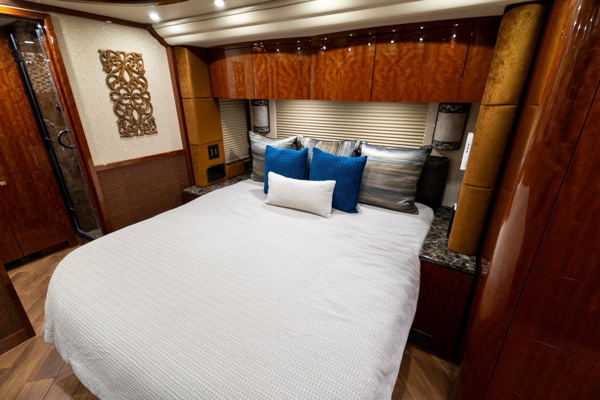 2016 Prevost Millennium H3 45 gallery image-25