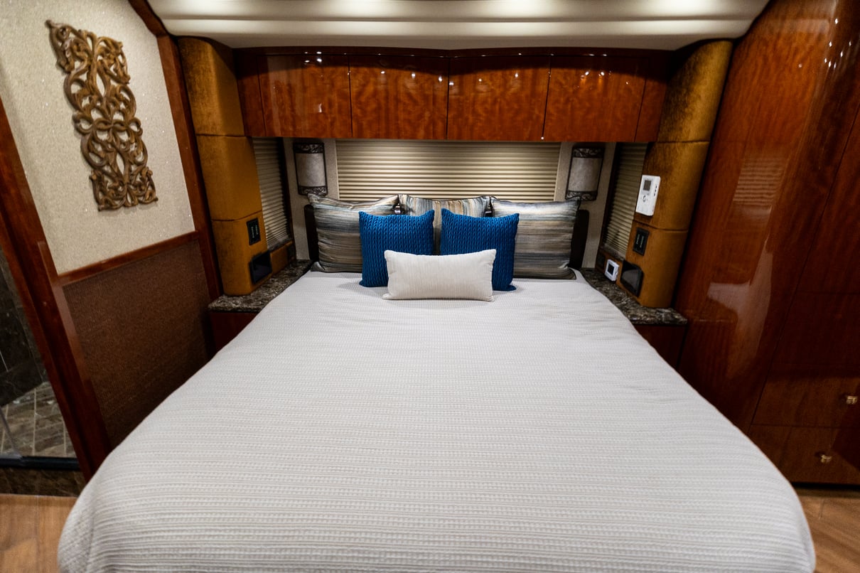 2016 Prevost Millennium H3 45 gallery image-26