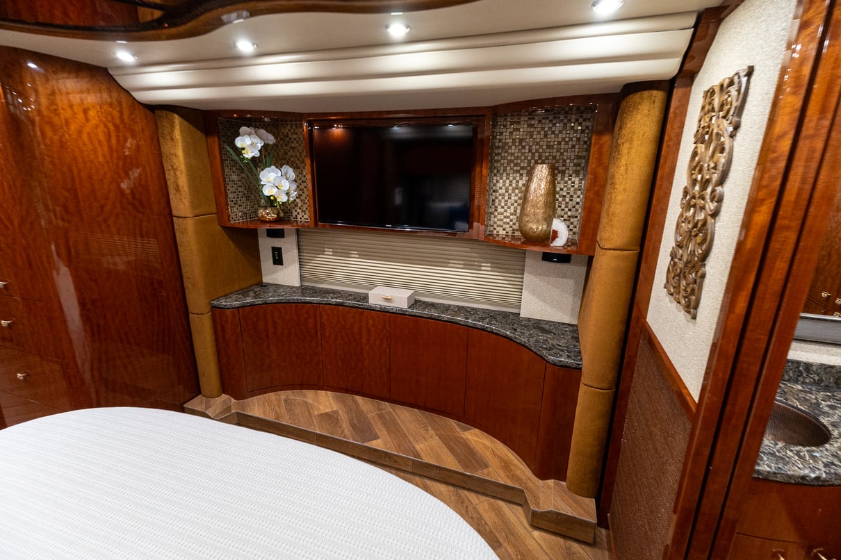 2016 Prevost Millennium H3 45 gallery image-28